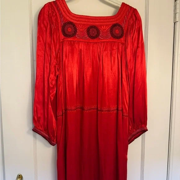 Mi Golondrina Satin Dress - Picture 4 of 7